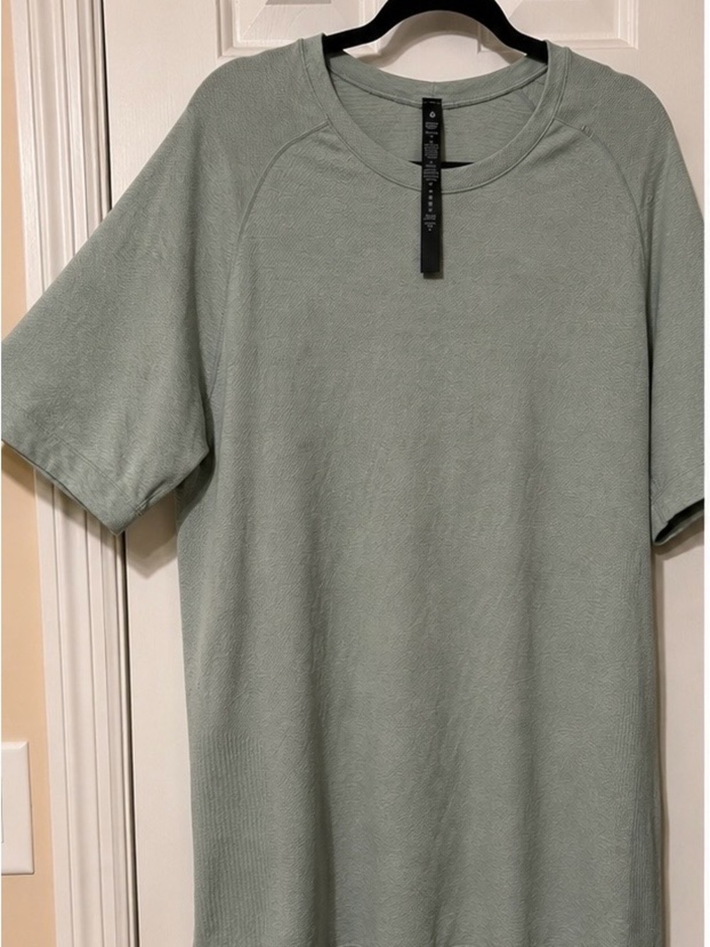 lululemon athletica Men's Sage Green Short Sleeve metal vent tech 2.0